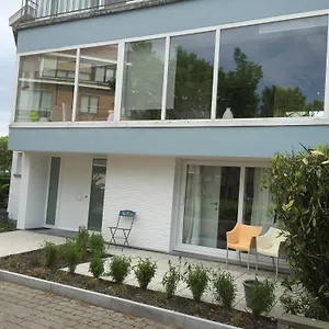 Poppies , Free Parking 3* Oostende